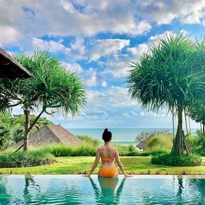 Meet your Posher, Dina